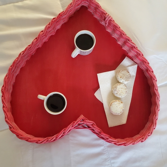Heart Shaped Paper Tray - Picture 7 of 16
